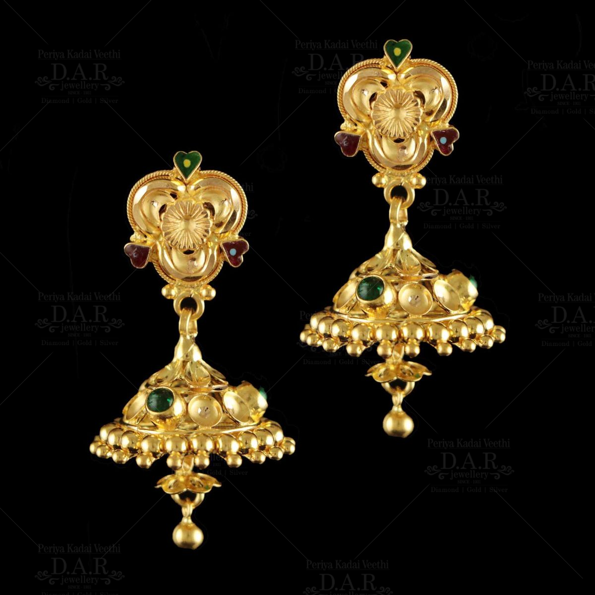 Kashni 22KT Gold Stud Earrings | Timeless Gold Earrings | CaratLane