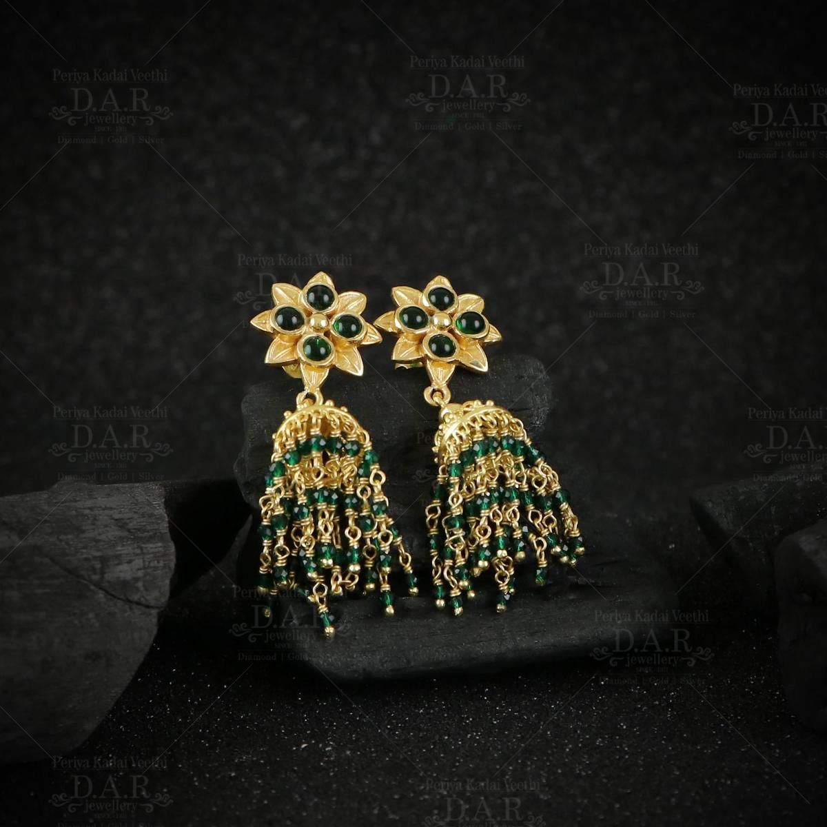 Buy Latest Gold Earrings in Pune, India | P N Gadgil and sons | PNG | Gold  feather earrings, Gold earrings designs, Antique gold jewelry indian