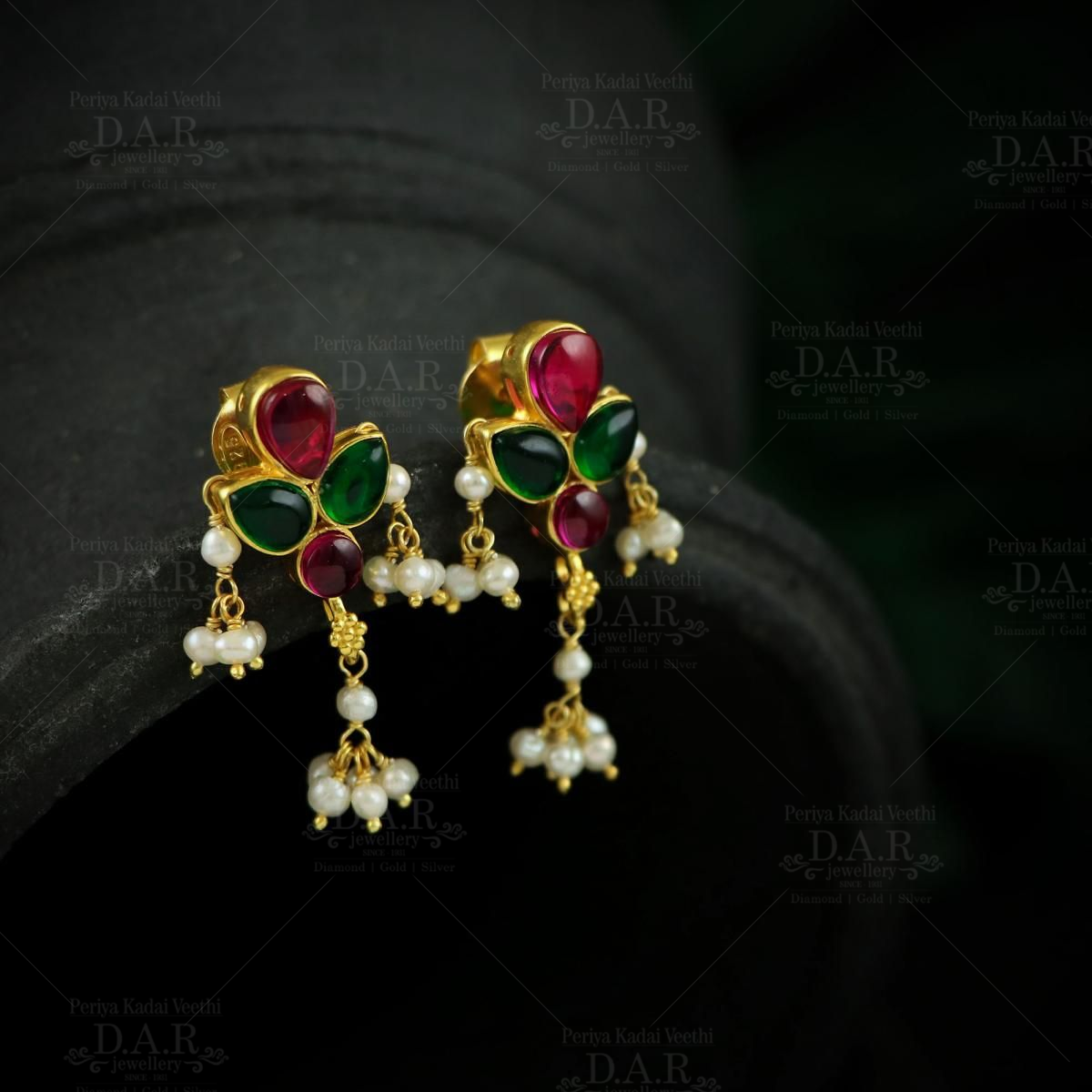 Gripoix gemstone-embellished floral-motif clip-on Earrings - Farfetch
