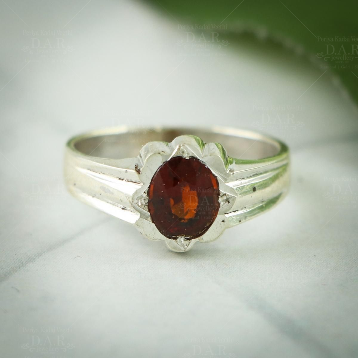 SIDHGEMS 5.00 Carat Natural Gomed Stone Astrological Gold Ring Adjustable Gomed  Hessonite Astrological Gemstone for Men and Women {Lab - Tested} :  Amazon.in: Jewellery