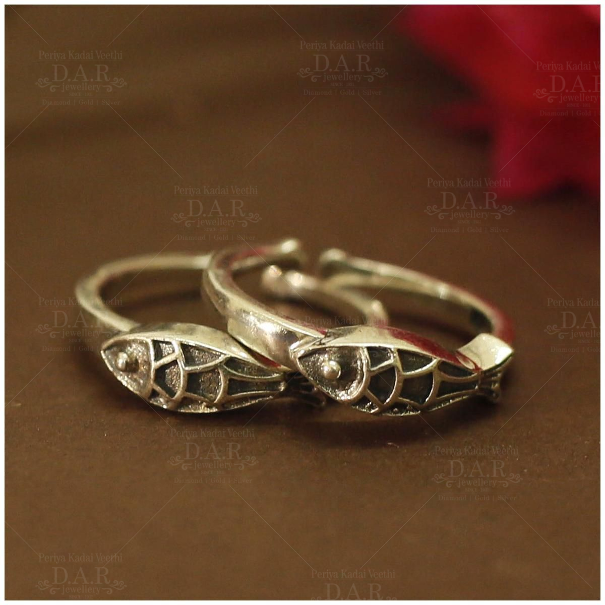 Buy Set of 2 Gold Plated Bichiya Toe Rings for Women Online at Silvermerc |  SBTR23C_34 – Silvermerc Designs