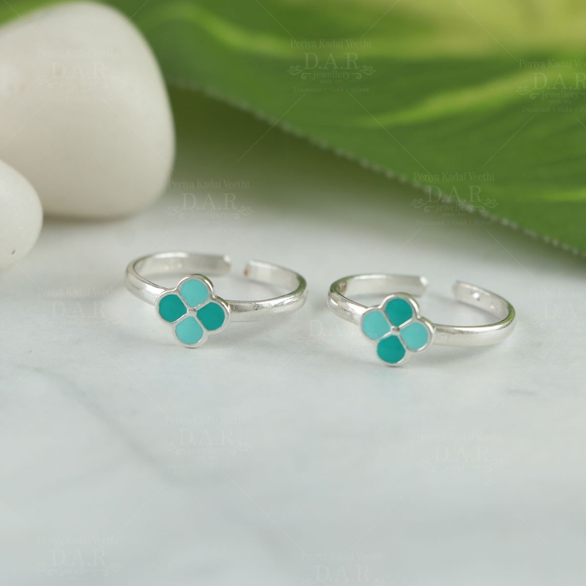 Sterling Silver Round Turquoise Stone Floral Toe Ring Sterling Silver Round Turquoise Stone Floral Toe Ring